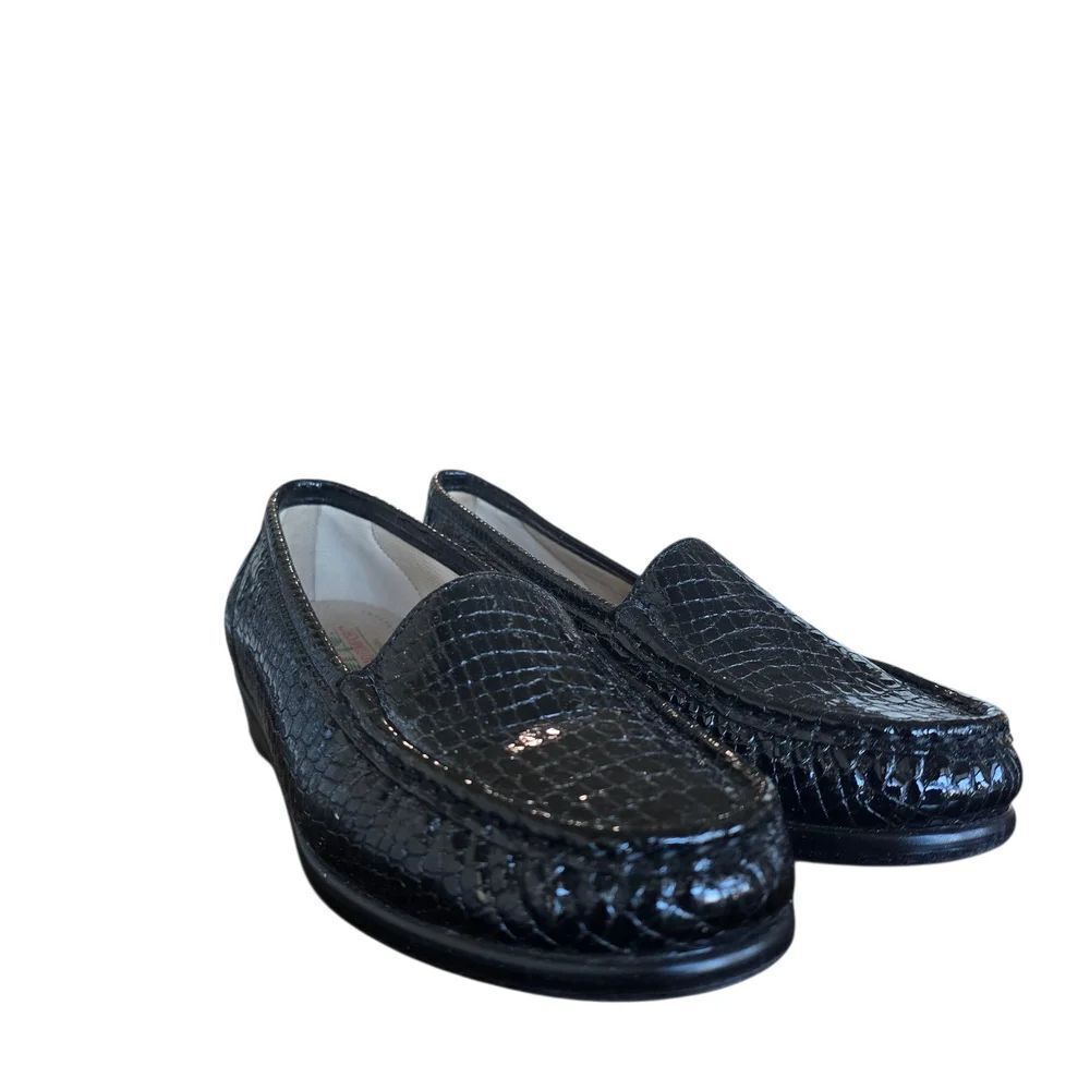SAS Women's Textured Black Loafers - Picture 3 of 9